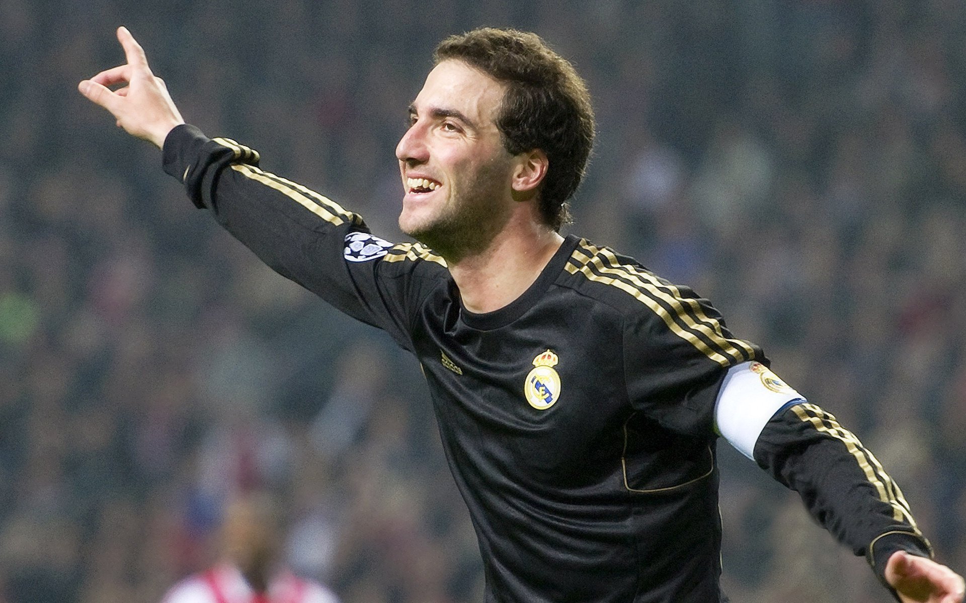 联赛宣布引入球员相互尊重守则，赛场文明提倡加强，球队联赛